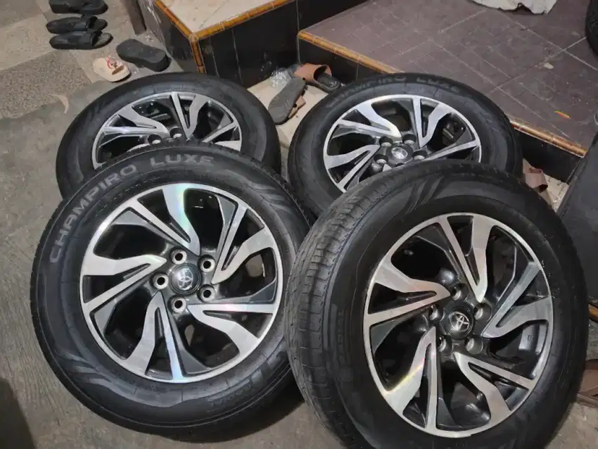 Jual velg original toyota ribon facelift R16+ ban205/65/16 thn21