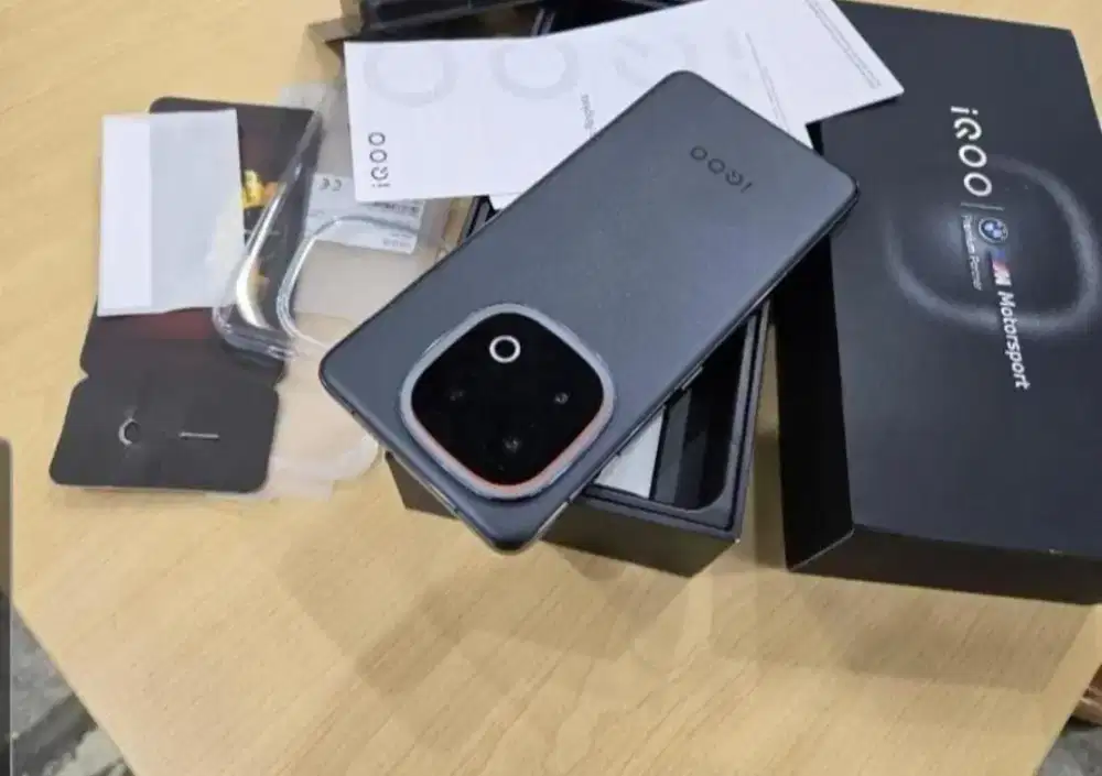 Iqoo 13 12 256 GB 5G Snapdragon Elite Seperti Baru