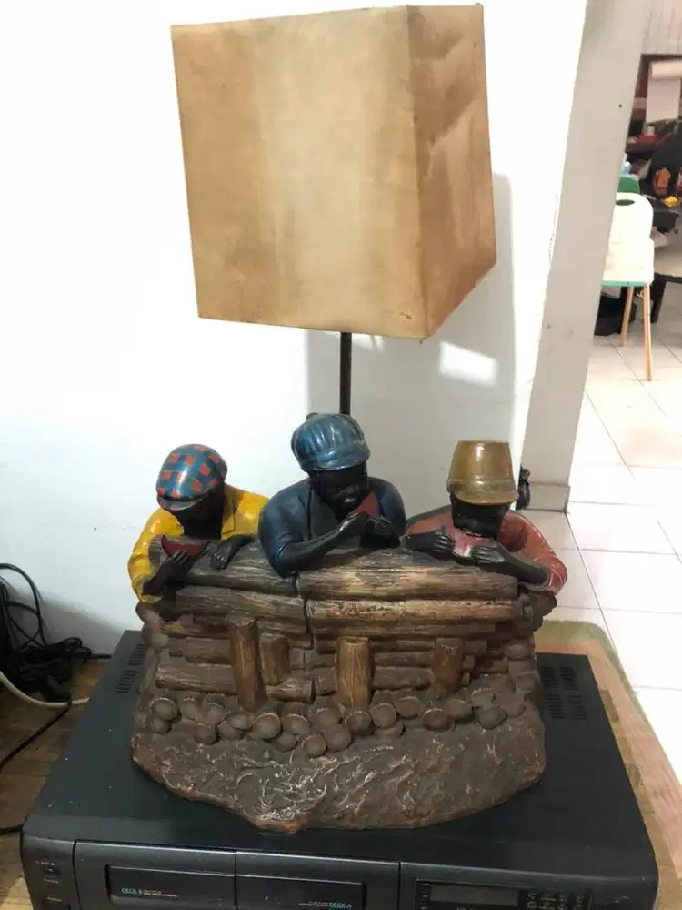 Patung Lampu Antik “Three People” europe