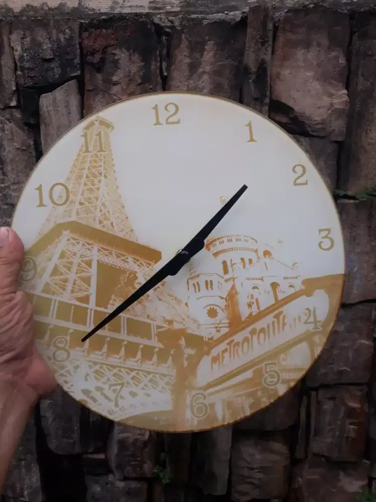 Antik jam dinding motif menara eifel paris franve mesin logo matahari