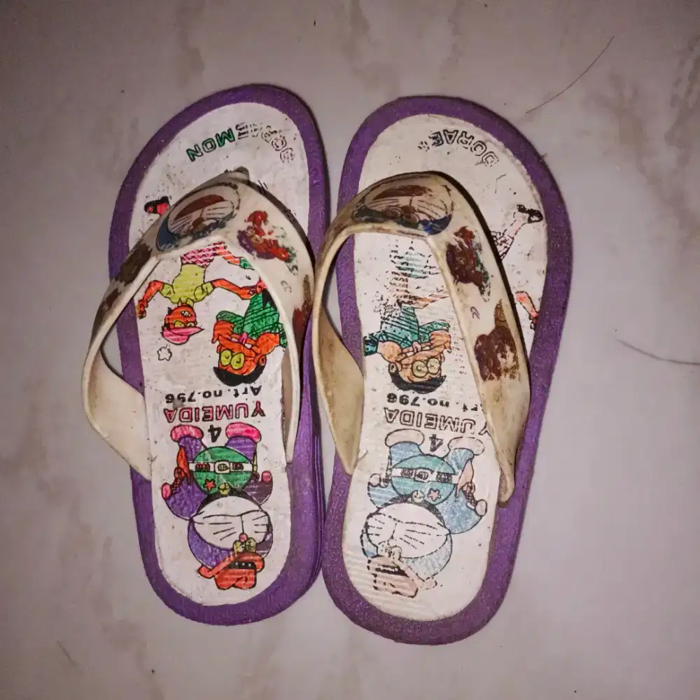 Sandal bayi balita