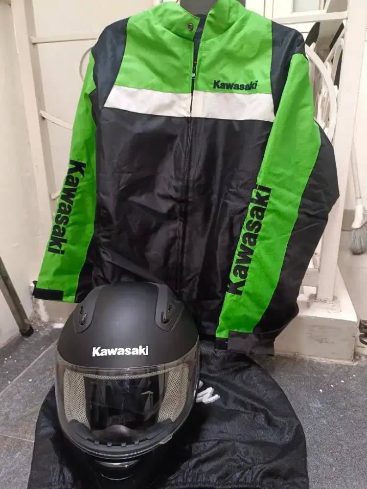 Helm dan Jaket Kawasaki Ninja  Original.