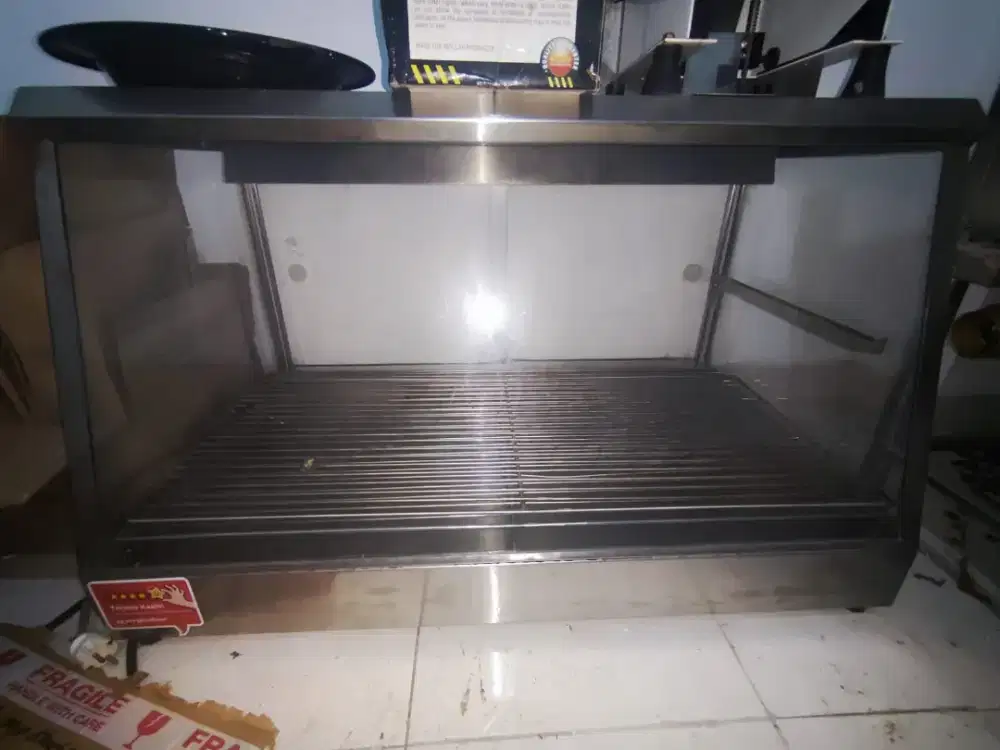 Etalase pemanas friend chicken UK. P x L x T +/- 100 cmx 60 cm x 70cm