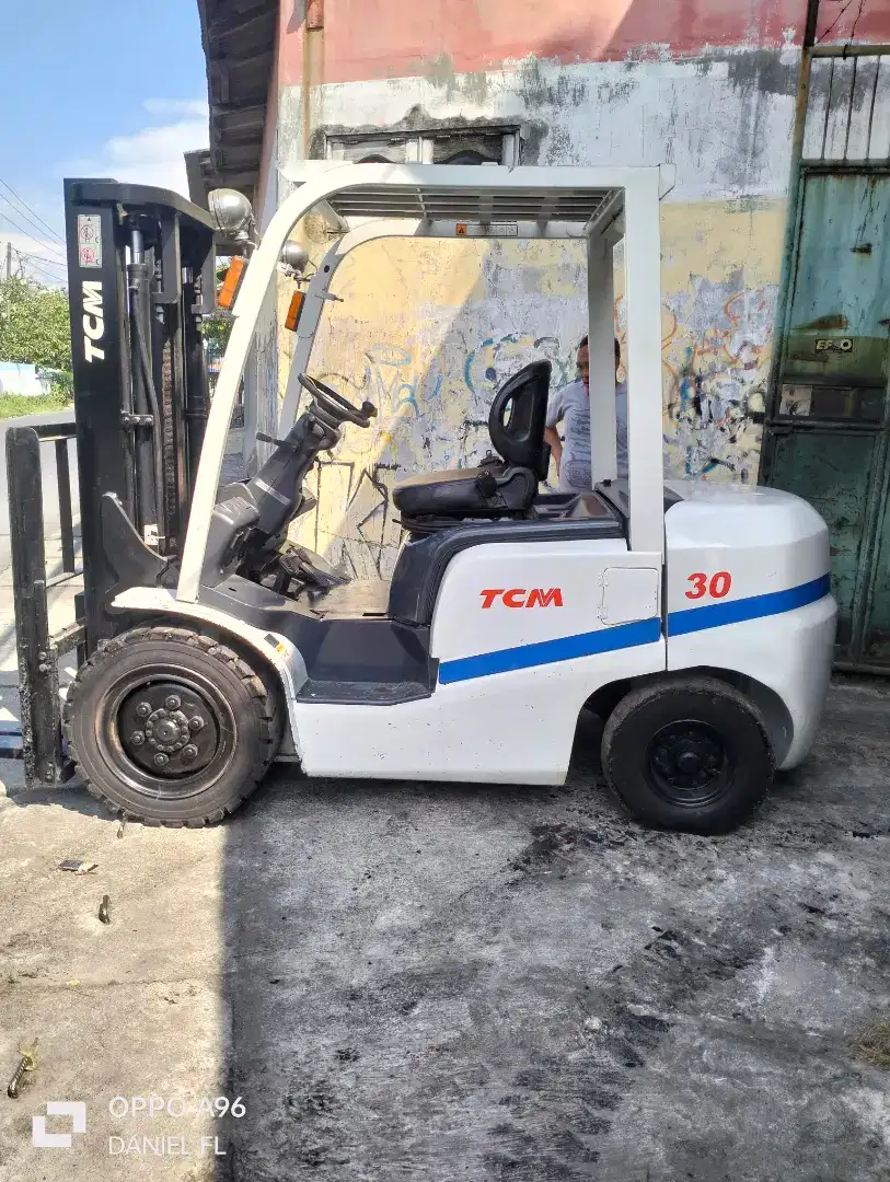 Forklift TCM 3 ton tahun 2016.
