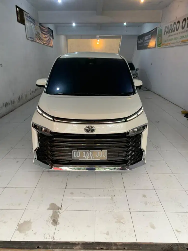 Toyota voxy tahun 2022