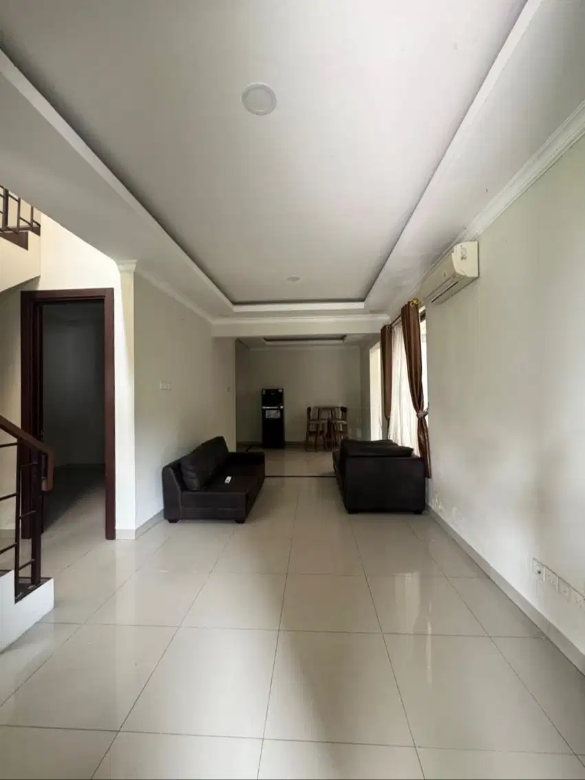 Disewa Rumah nyaman di Taman Simpruk Lippo Cikarang