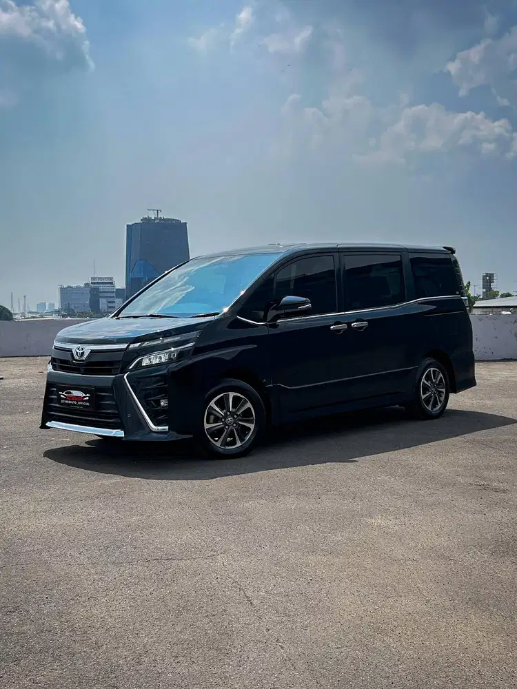 LOW ODO!!! TOYOTA VOXY 2.0 AT (2018)