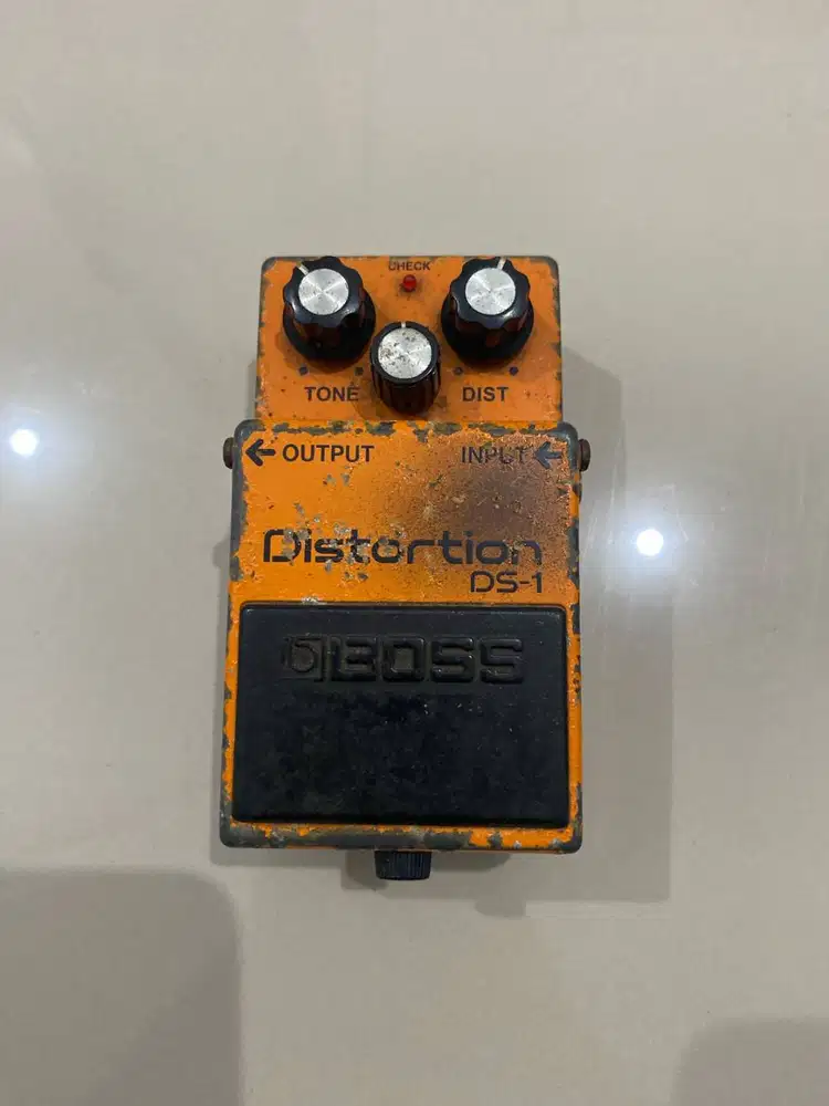 Efek Gitar Boss DS-1