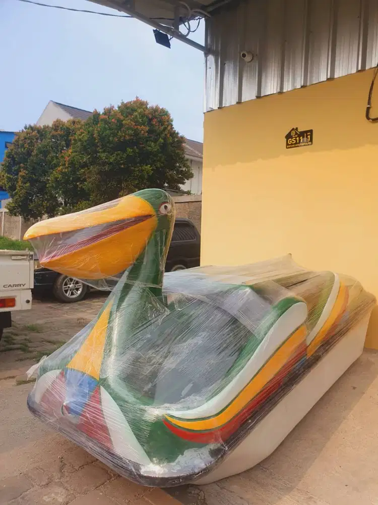 sepeda air gowes ukuran sedang unik untuk usaha wisata air.