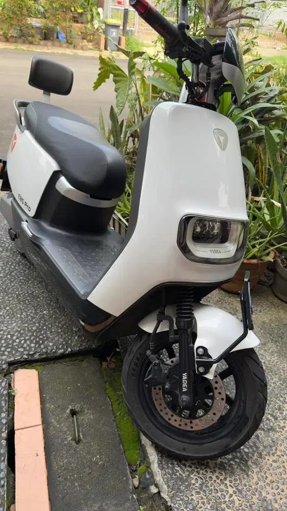 NUMPANG JUAL MOTOR LISTRIK YADEA E8S Pro Putih 2023