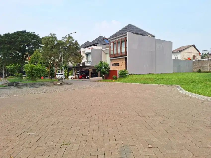 RUMAH CANTIK LEBAR 10 DEPAN TAMAN DI KEBAYORAN VILLAGE BINTARO KONBLOK
