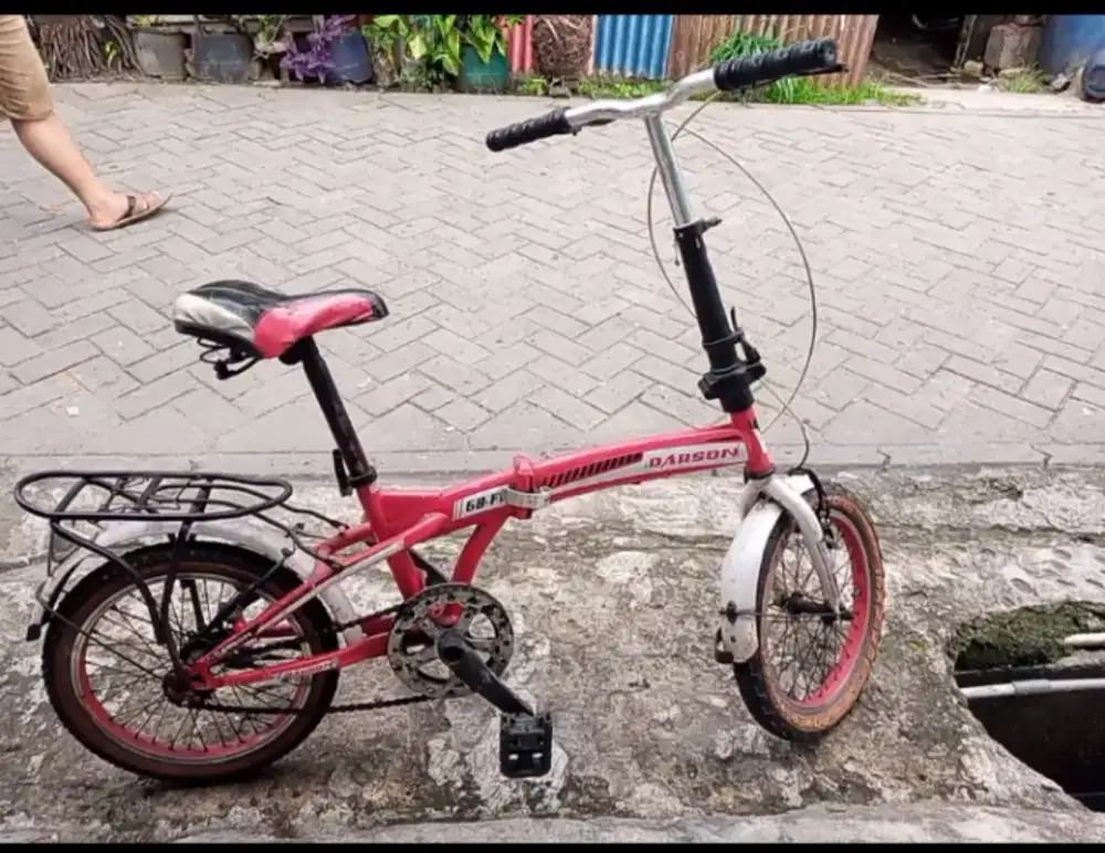 Jual sepeda lipat kondisi layak pakai area taman Cibodas hrga 250.000