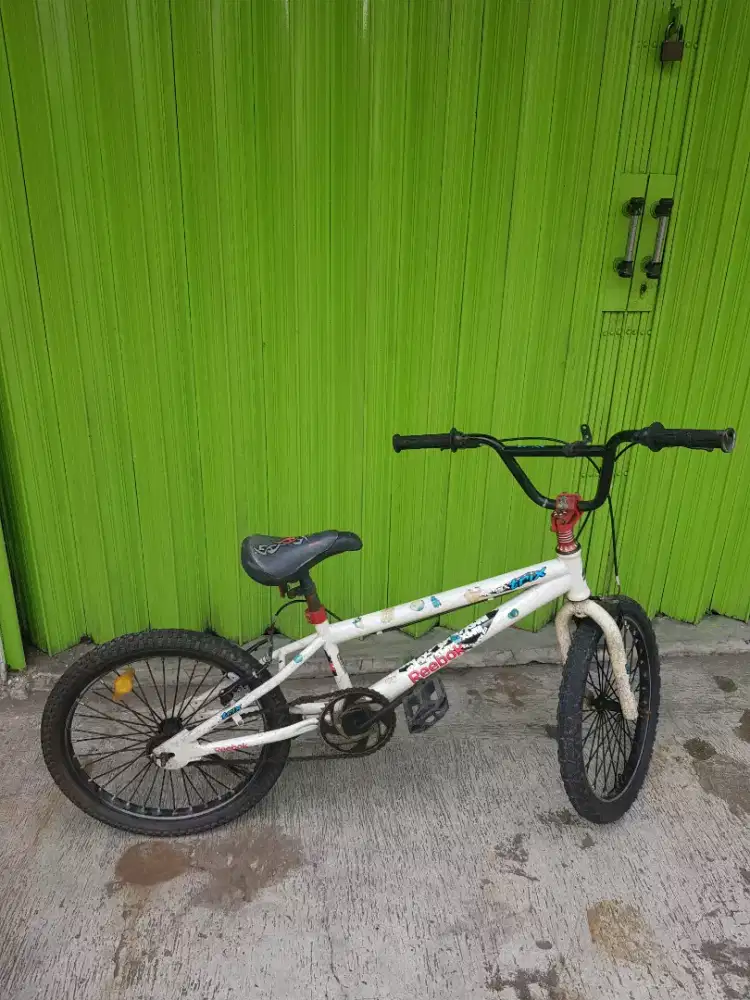 Dijual sepeda BMX merk Reebox ban 20
