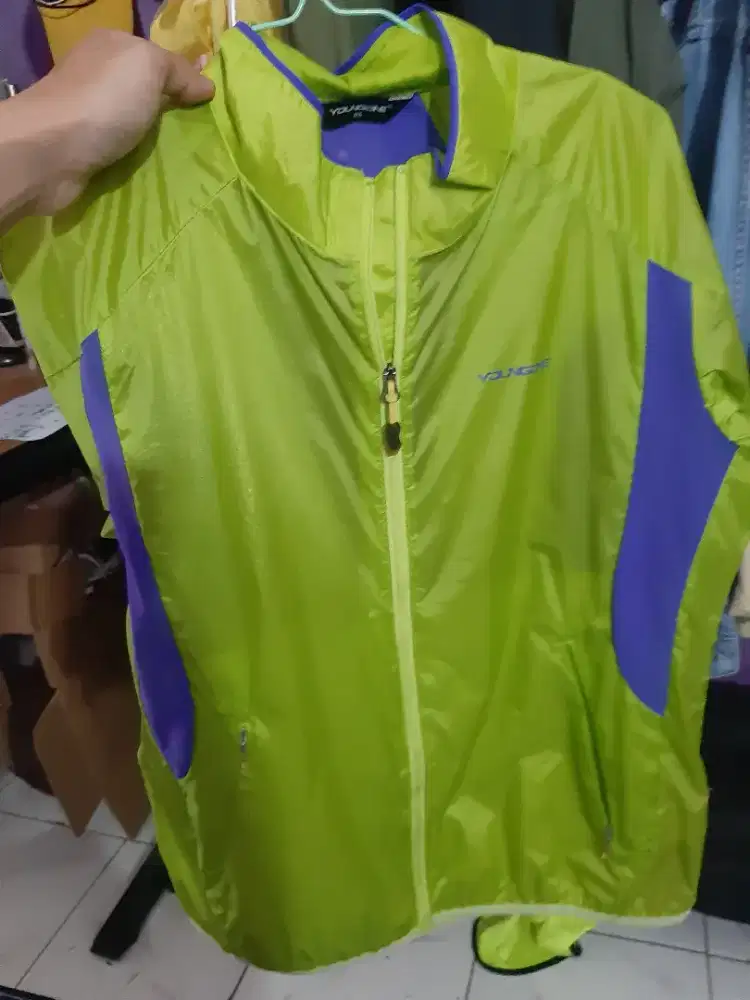 Jaket YoungOne hijau alpukat running outdoor hiking