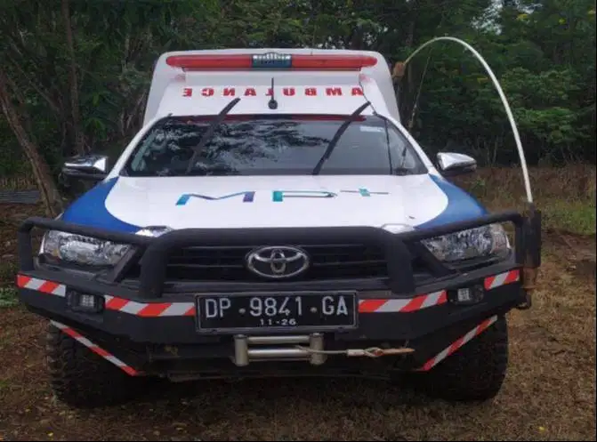 Ambulance Medika Plaza (MP 26) Toyota Hilux Double Cabin 2.4L (4x4) MT