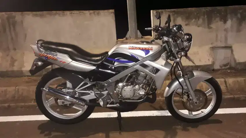 KAWASAKI NINJA R KIS TAHUN 2000 WARNA SILVER  ( BUILT UP THAILAND)