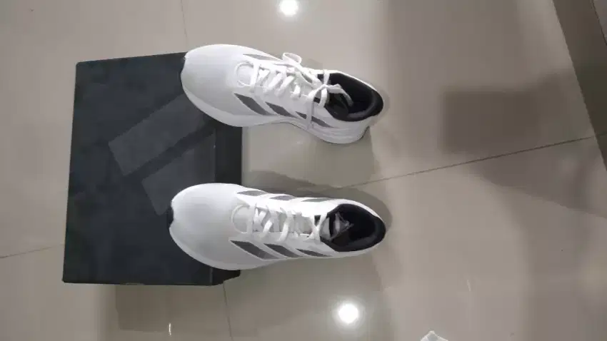 Di jual  1 pasang sepatu pria Adidas