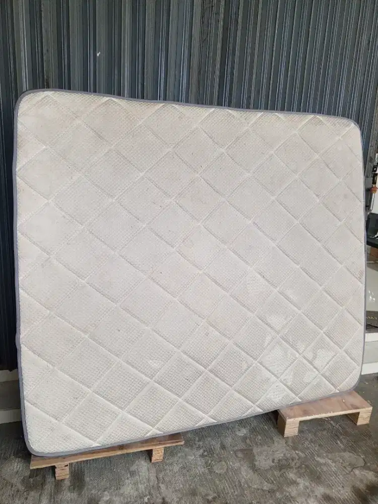 Jasa cuci kasur springbed sofa karpet hordeng jok mobil dll