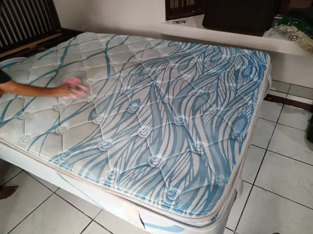 Jasa cuci kasur springbed sofa karpet jok mobil dll