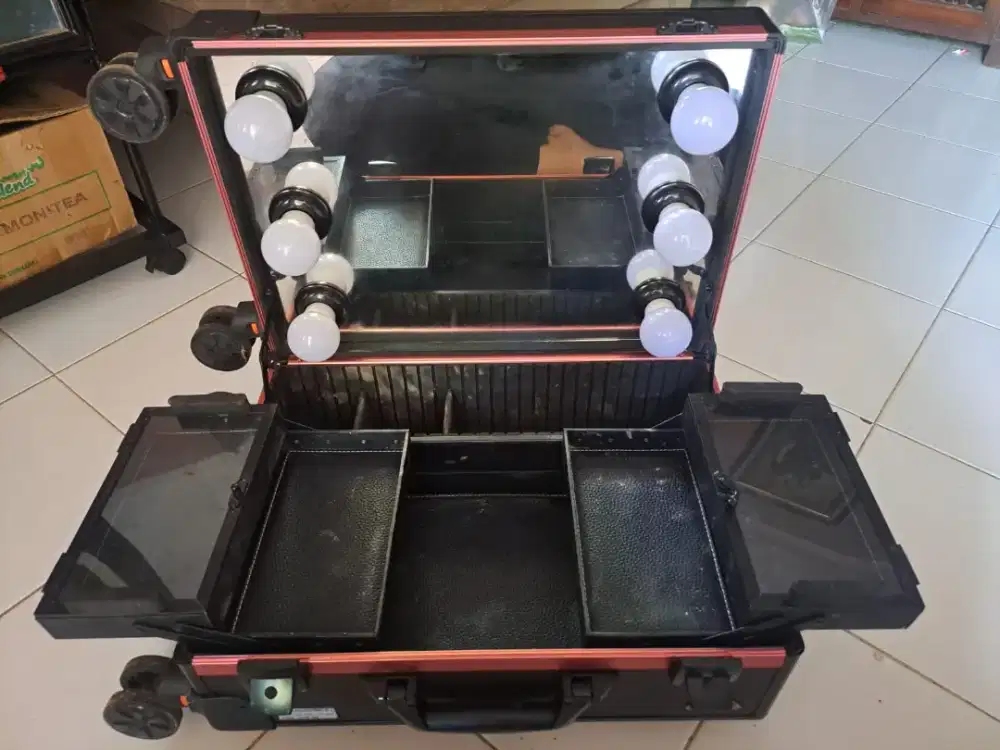 Tas / Koper Rias make up pengantin gress masih bagus