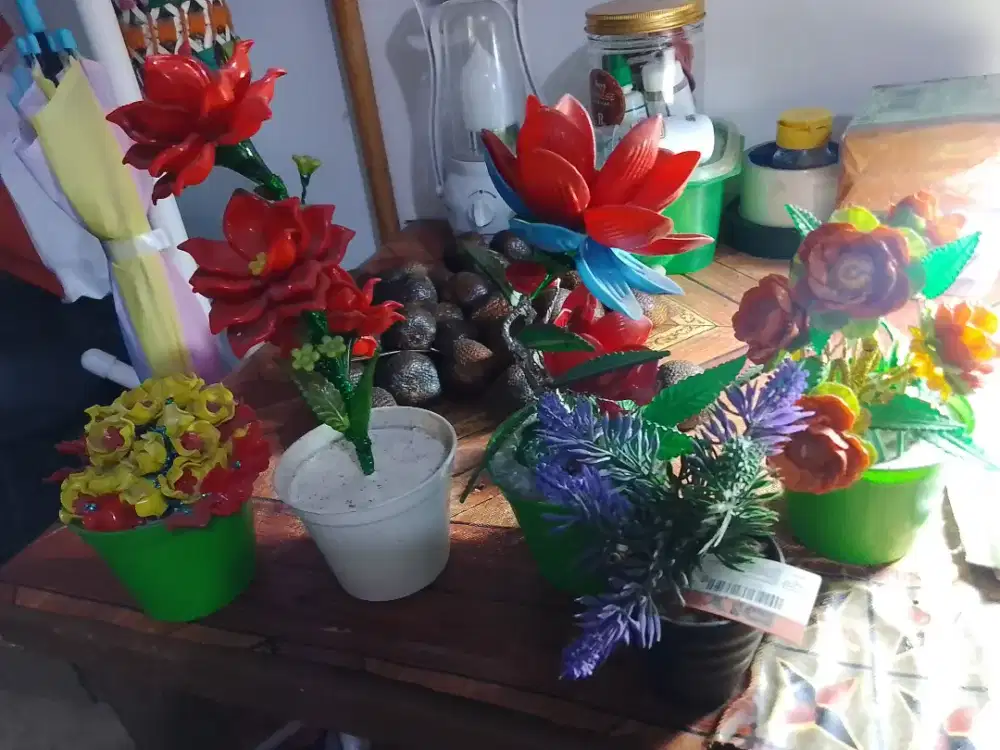 4 pot bunga plastik cantik pajangan