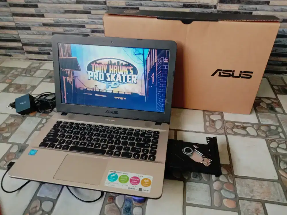 Laptop ASUS Slim + Batre AWET + BONUS Ram 4 Gb + FULLSET Dus + Nego