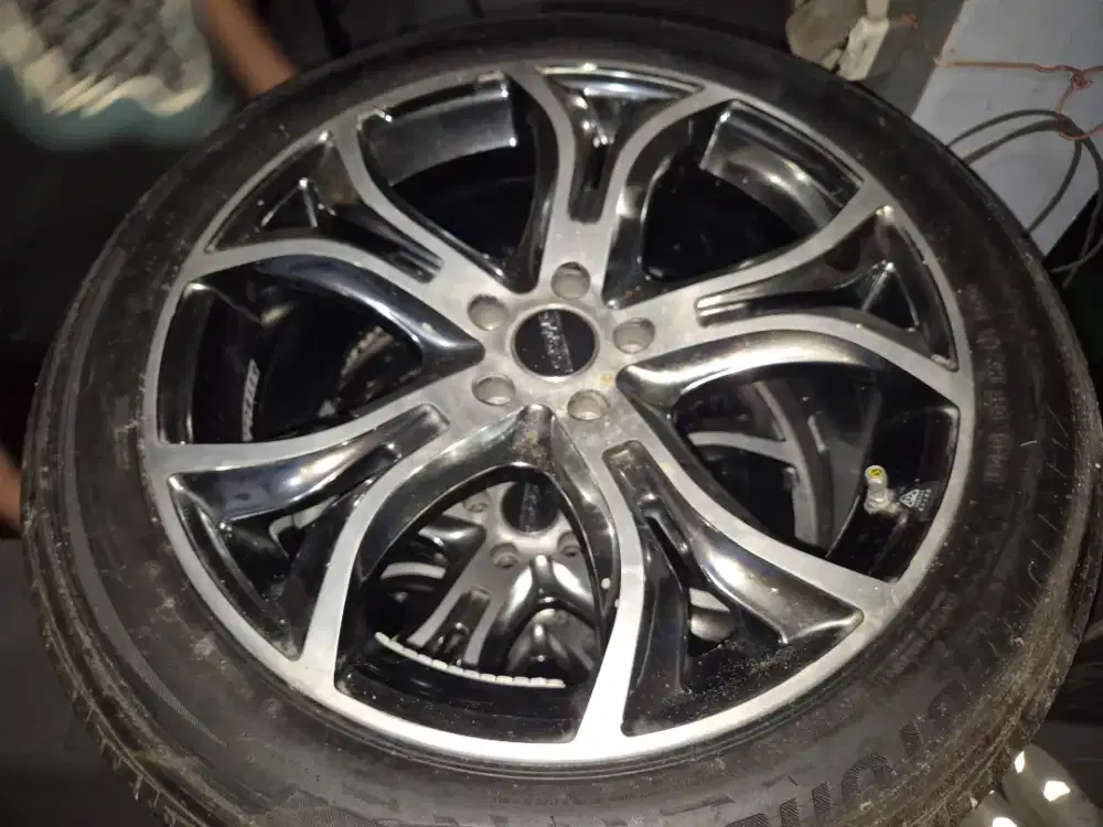 Ban Bridgestone Dueler 245/50 R20