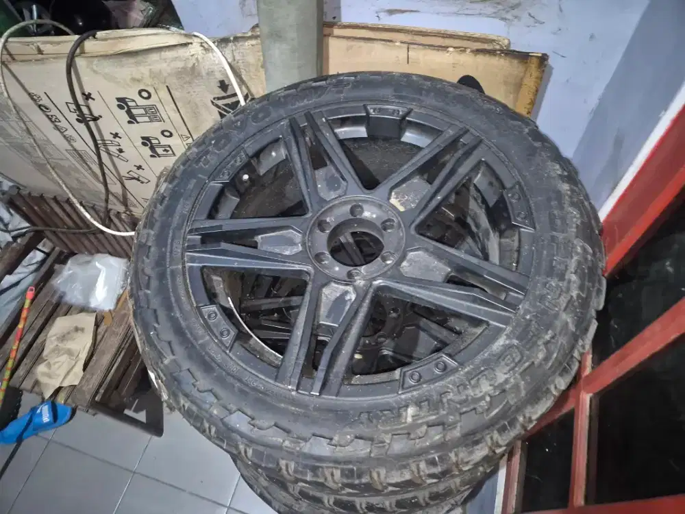 Velg Dan Ban Toyo M/T 33x12 50r22