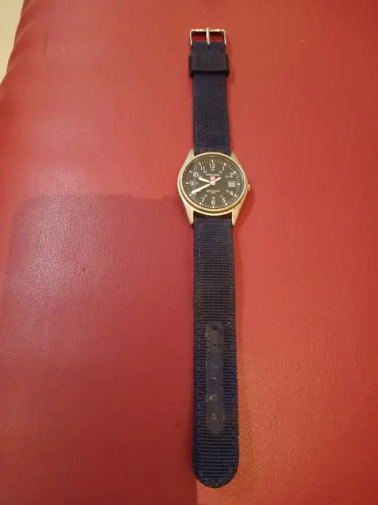 Jam tangan unisex Swiss Army biru