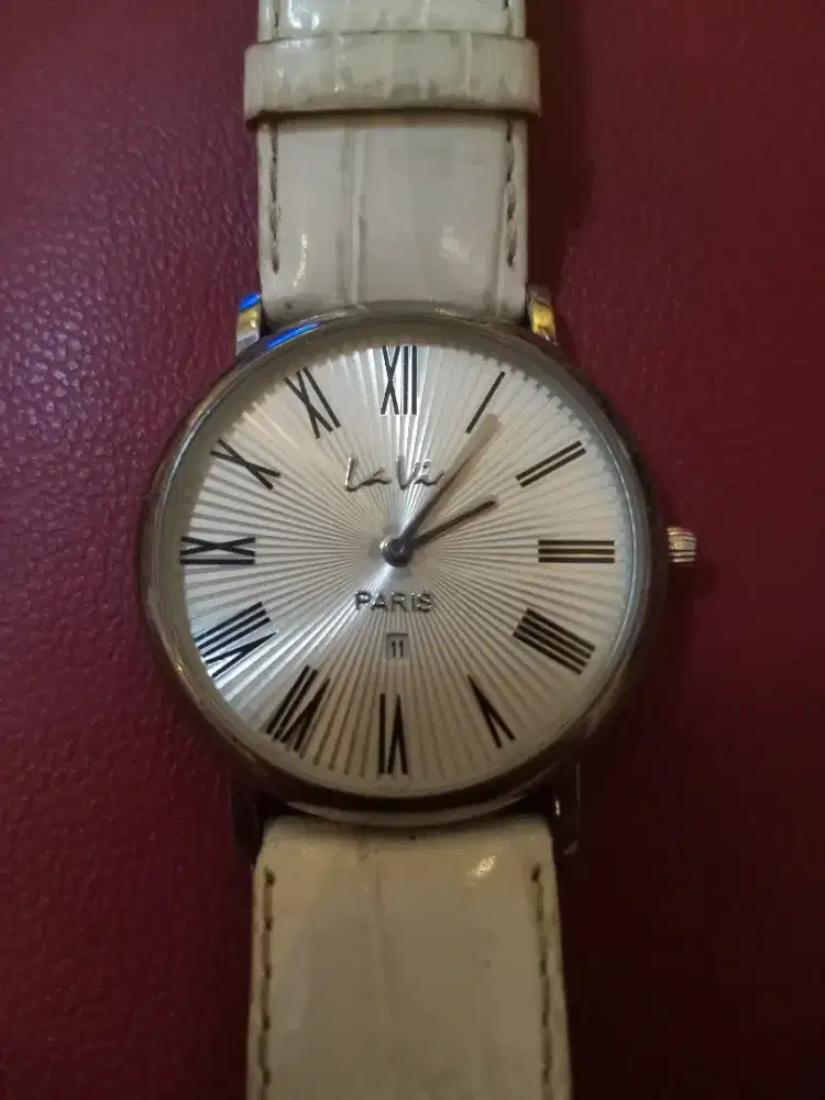 Jam tangan wanita La Vie Paris kulit putih