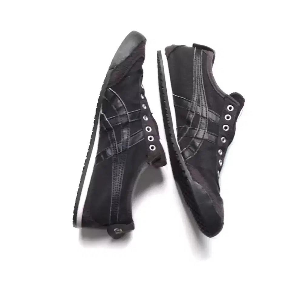 Sepatu Pria Onitsuka Tiger Full Black (Original)