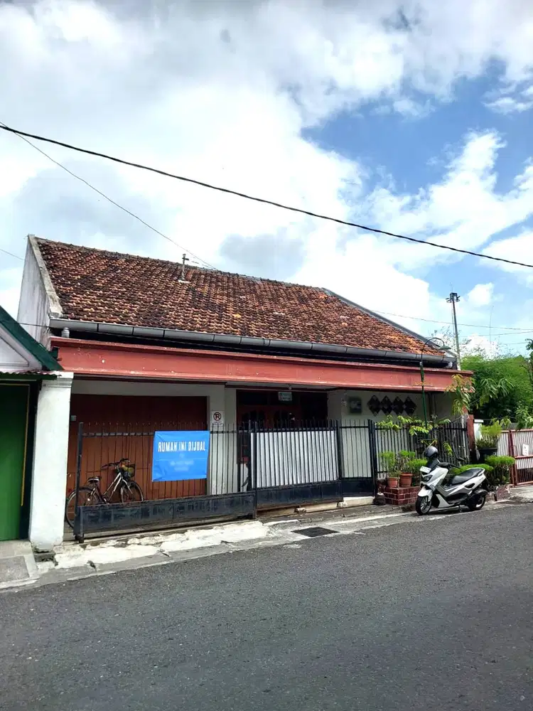 Rumah Tengah Kota dekat Alun-alun Selatan dan Kraton