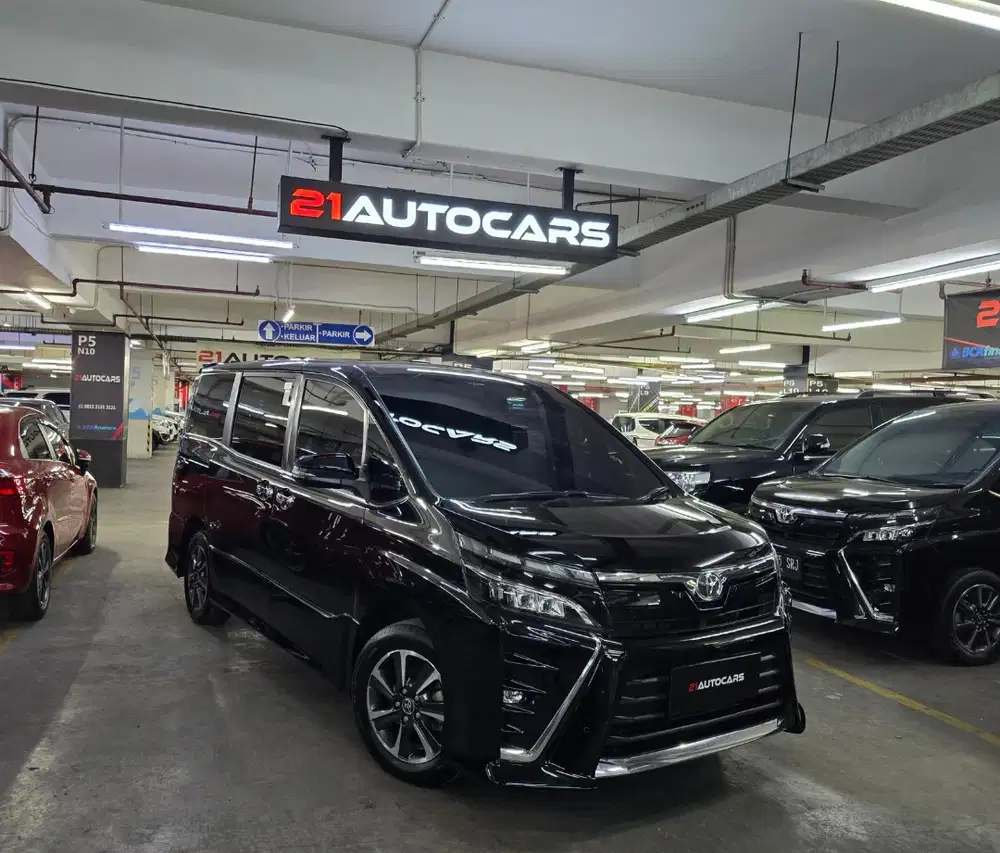 Toyota Voxy 2.0 2020 AT