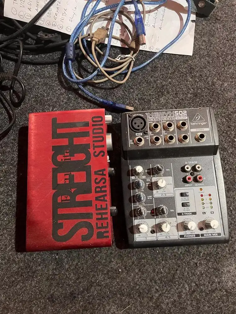 mini mixer dan soundcard scarlate 2i2