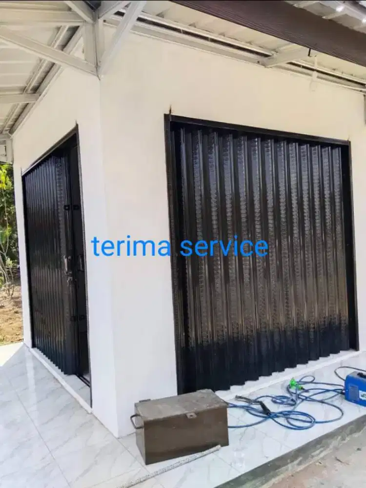 Rolling door folding gate