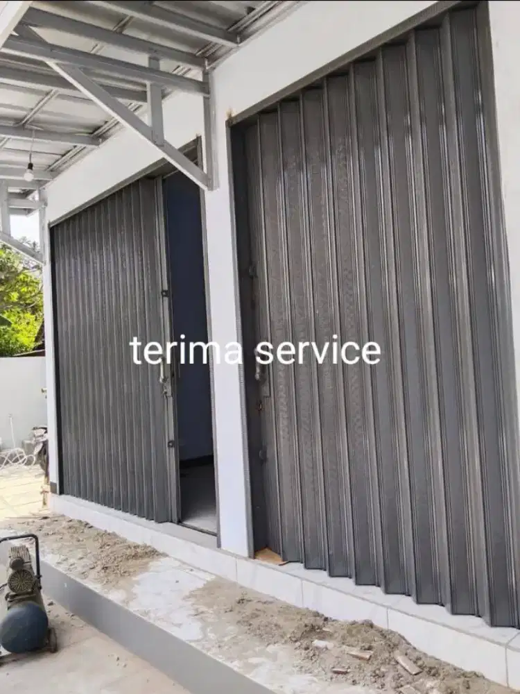 Rolling door folding gate