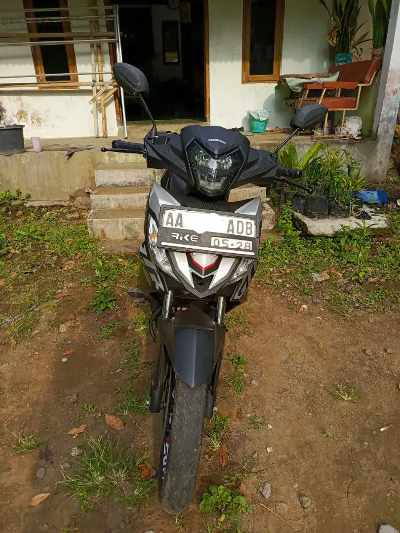 SUPRA GTR 150 EXCLUSIF HITAM TH.2023