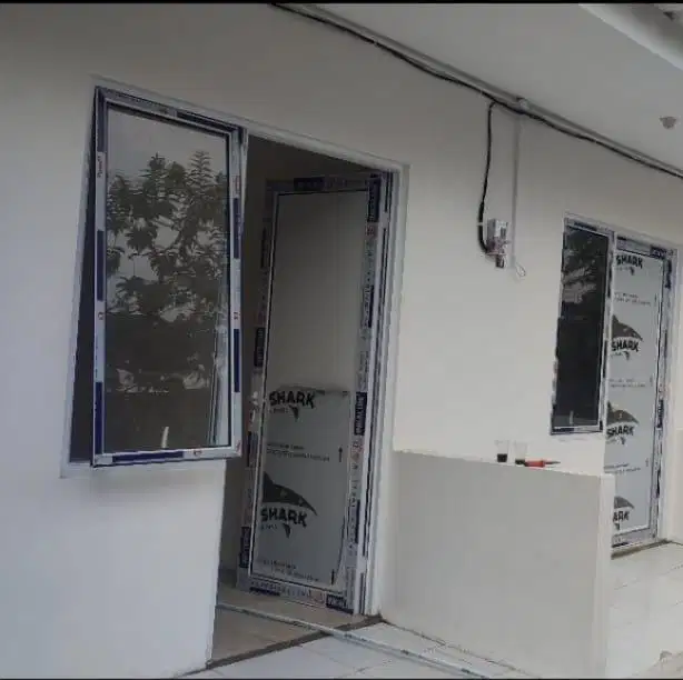 dijual rumah kontrakan di cikuda wanaherang bangunan baru