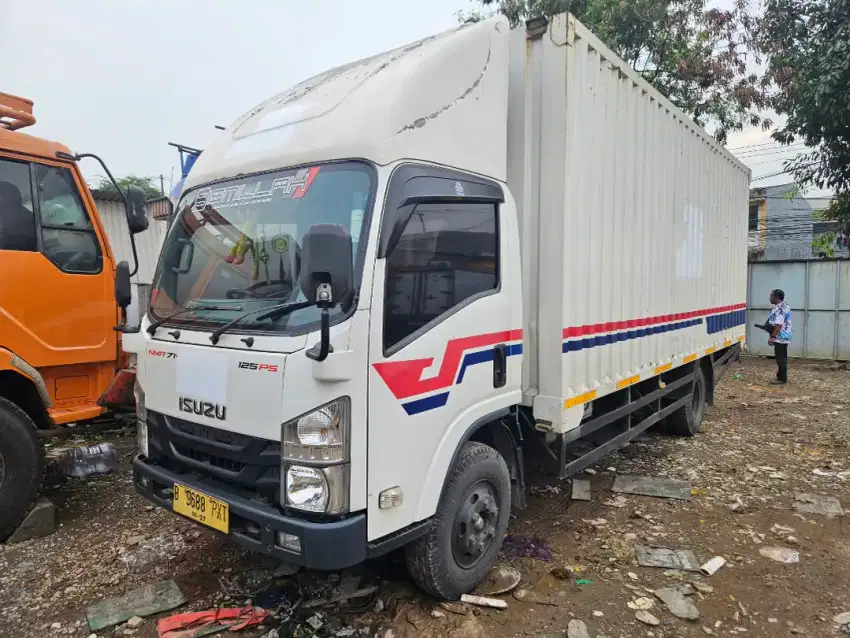 Isuzu giga 125 ps long bok besi tahun 2022 NMR 71