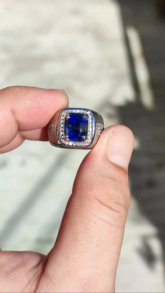NATURAL CUSHION CUT FANCY BICOLOR SAPPHIRE SRILANKA 2.7 CTS.