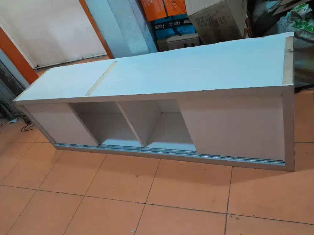 Rak perabot pajangan