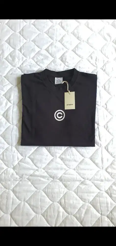 Vetements black crewneck unisex t shirt original baju hitam balenciaga