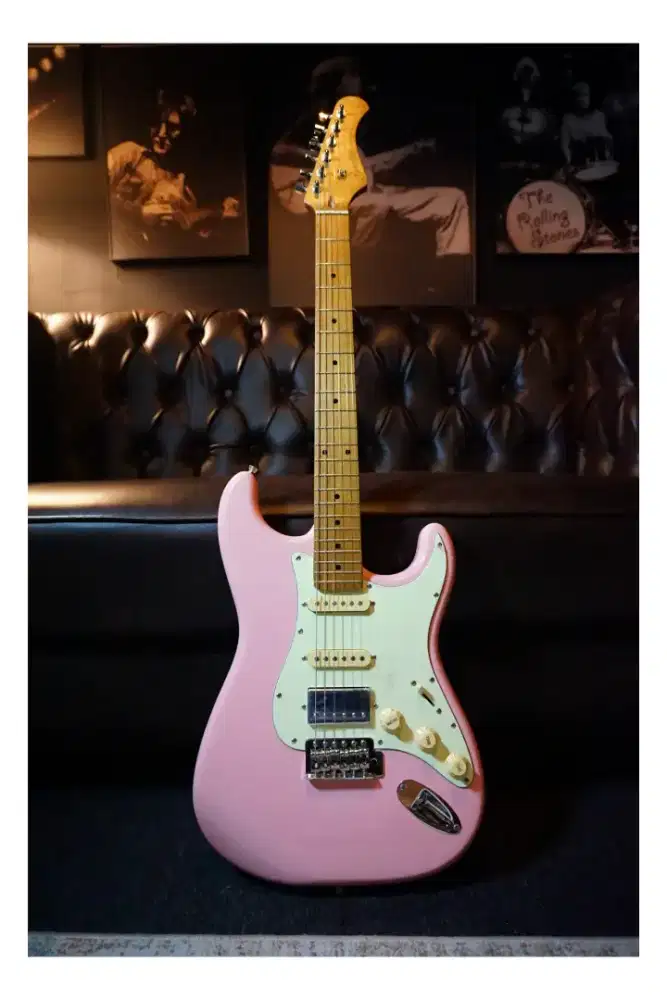 Bacchus Stratocaster BST-2RSM Roasted Maple
Shell pink