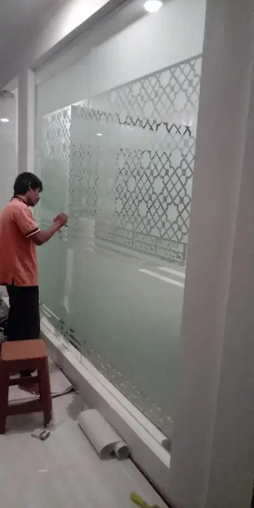 Jasa pemasangan sticker kaca film gedung