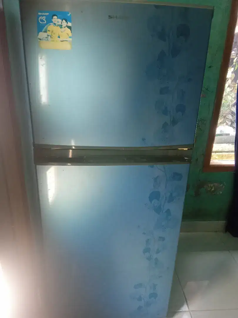 Kulkas 2 pintu merk Sharp