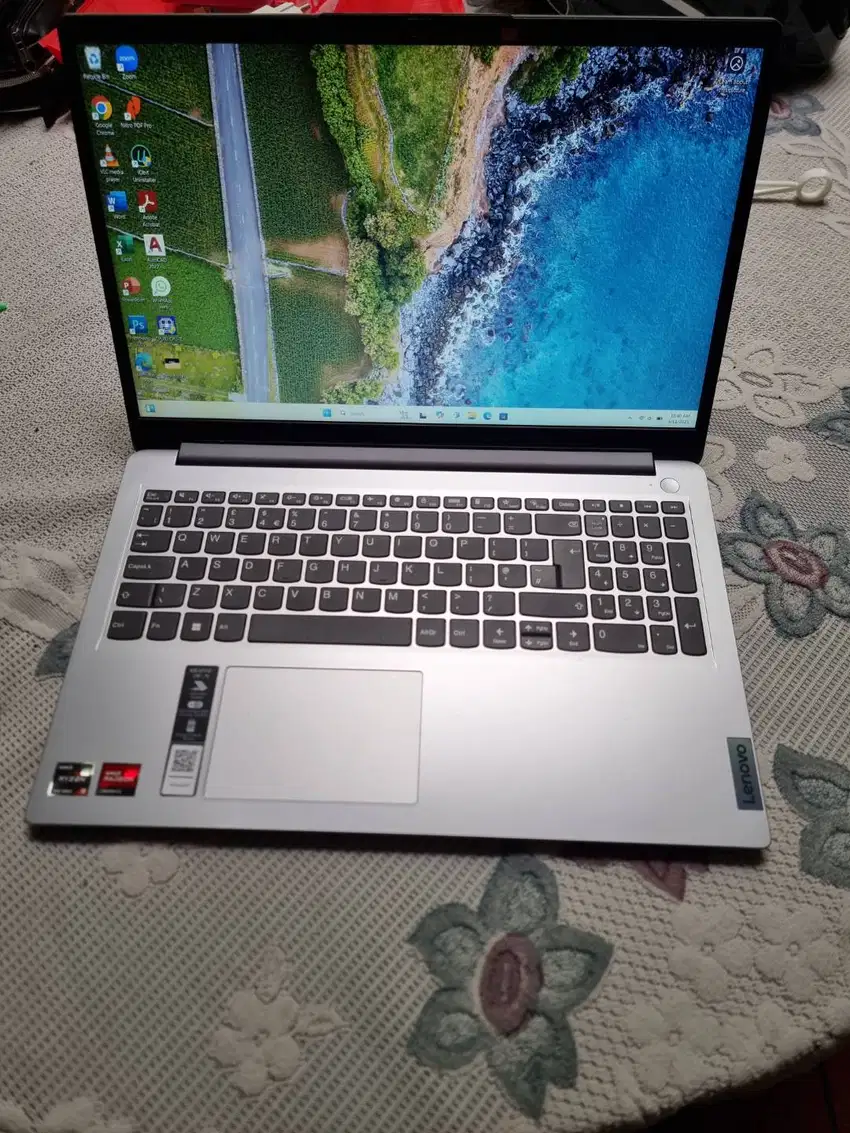 LENOVO IDEAPAD SLIM 1 15 RYZEN 3 7320 4GB 256GB 610M W11 15.6FHD IPS