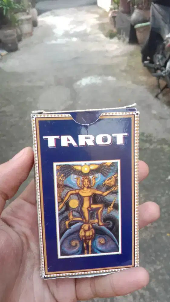 Kartu Tarot barang pribadi