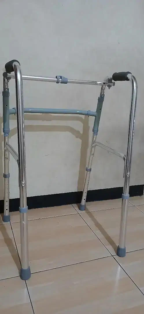 Di jual Walker untuk orang tua