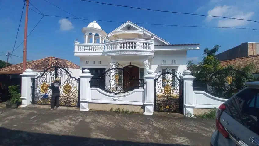 Rumah Mewah, Asri, 2 Lantai