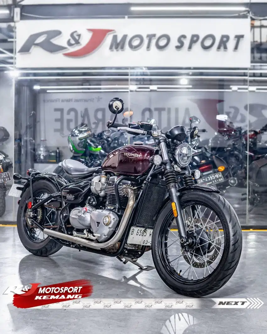 Triump Boober bonevile 1200